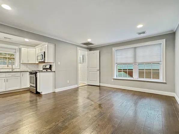 632 Main St, Pt Jefferson, NY