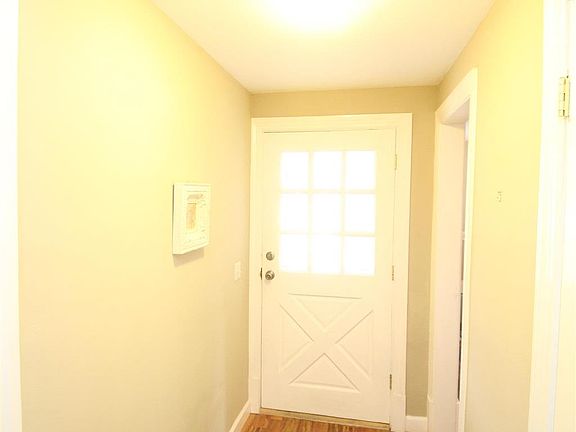 3rd image of 1108 E Parkside Ln