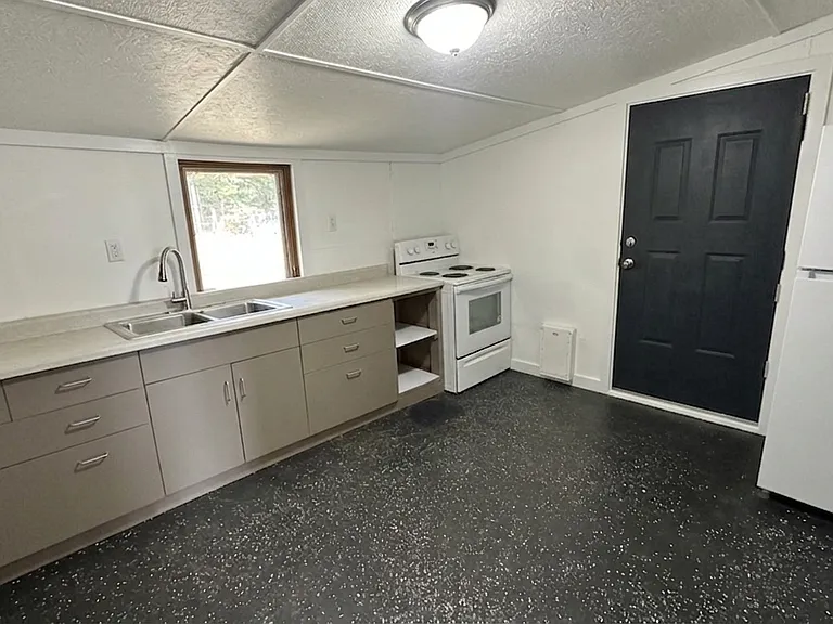 1726 E 2nd Ave — Photo 3