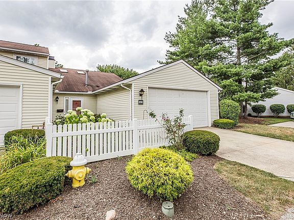 3rd image of 896 Lynnhaven Ln