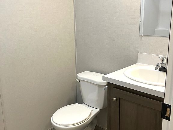5th image of 3323 Iowa St #123
