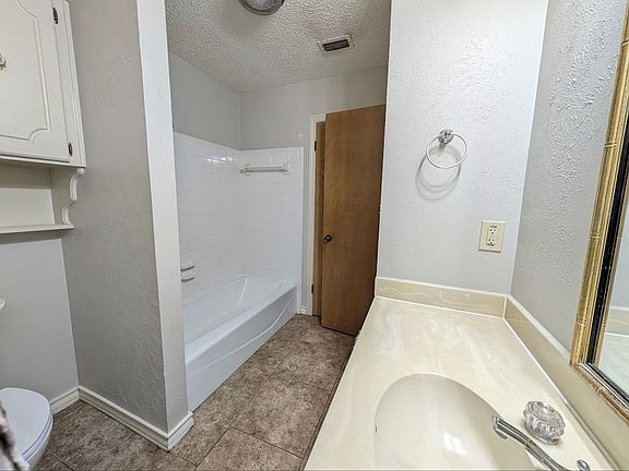 4th image of 20 Fernwood Dr #20