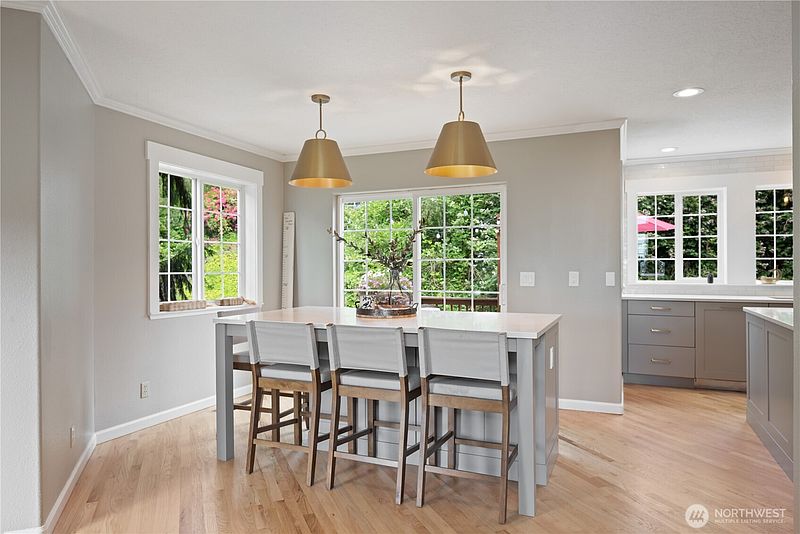 2nd image of 2420 Ivy Lane