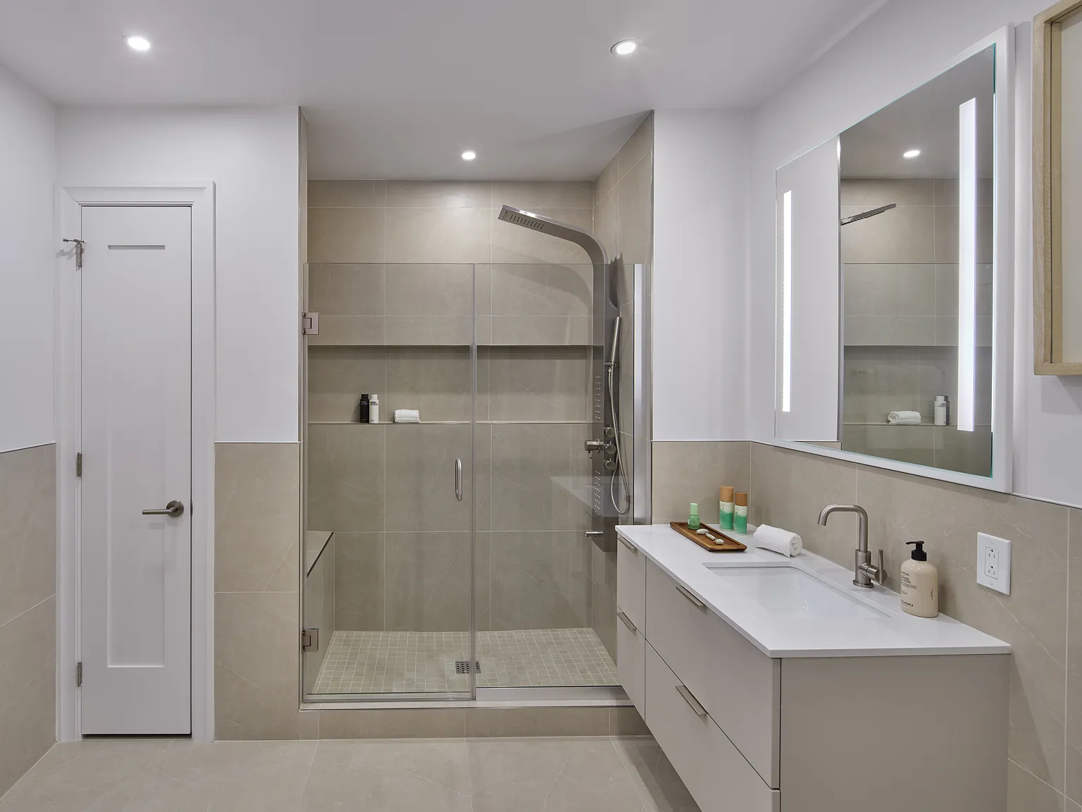 1 bed, 744 sqft, $2,545 — Photo 3
