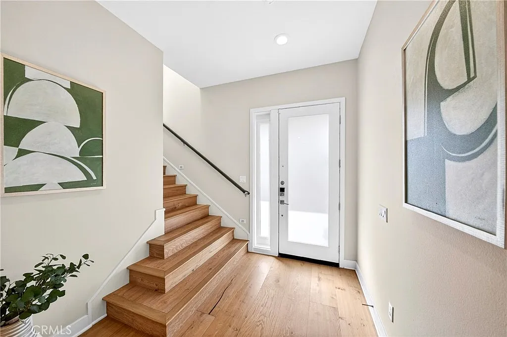 5 bed, 6.0 bath, 3664 sqft, $9,800 — Photo 4