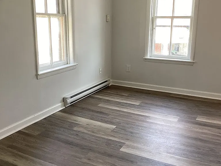 232-234 W 2nd St — Photo 16