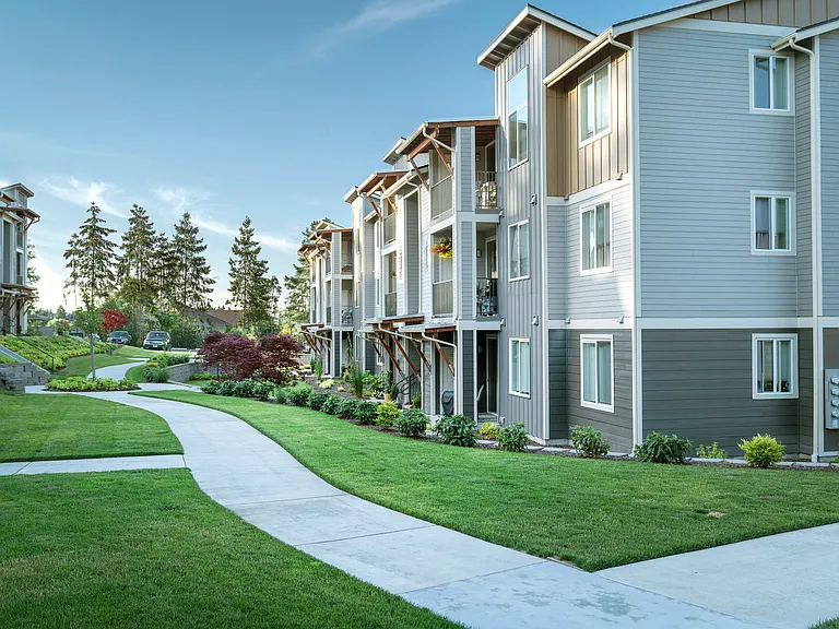1500 Orchard Exterior + Courtyard Walkway