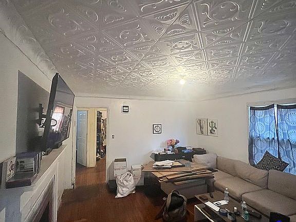 5th image of 19626 Westphalia St