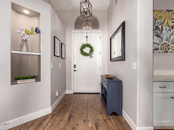 2nd image of 662 W RAVEN Drive
