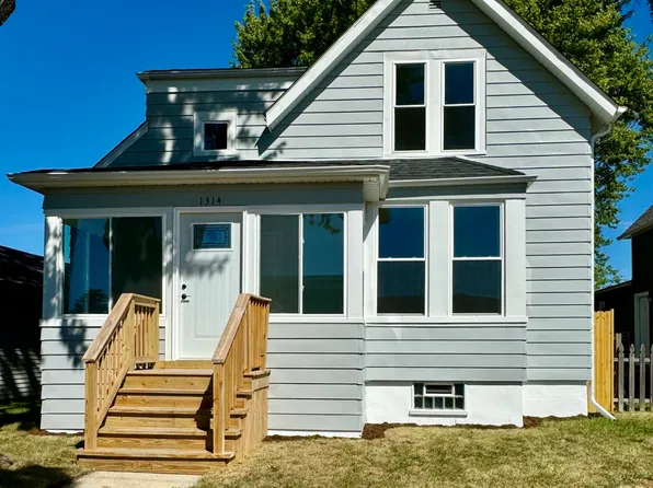 1314 Clarkson St, Waukegan, IL 60085