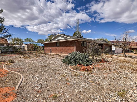 2nd image of 1797 N Sagebrush Dr