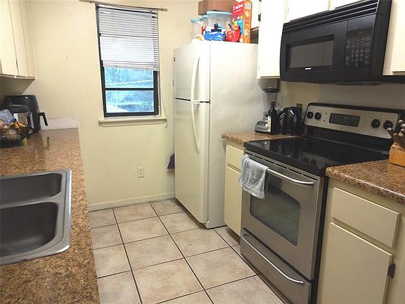 4th image of 909 E Church Ave #101