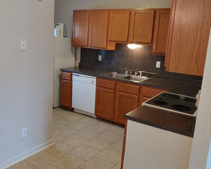3208 Hereford Ln #C — Photo 10