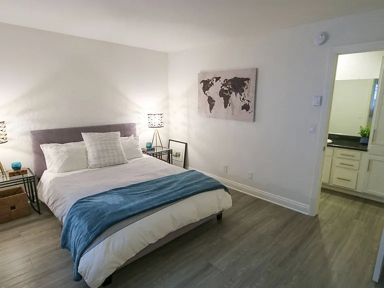 Westwood Riviera Apartments — Photo 48