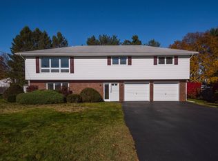 5 Peter Dr, Albany, NY 12205