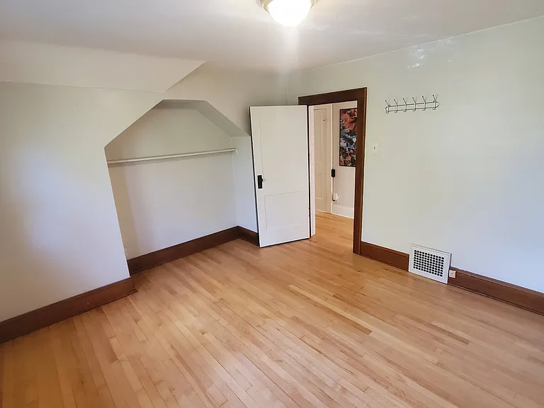 1911 E Newport Ave — Photo 16