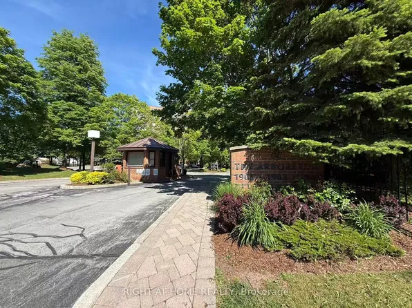 1901 Pilgrims Way #301, Oakville, ON L6M 2W9