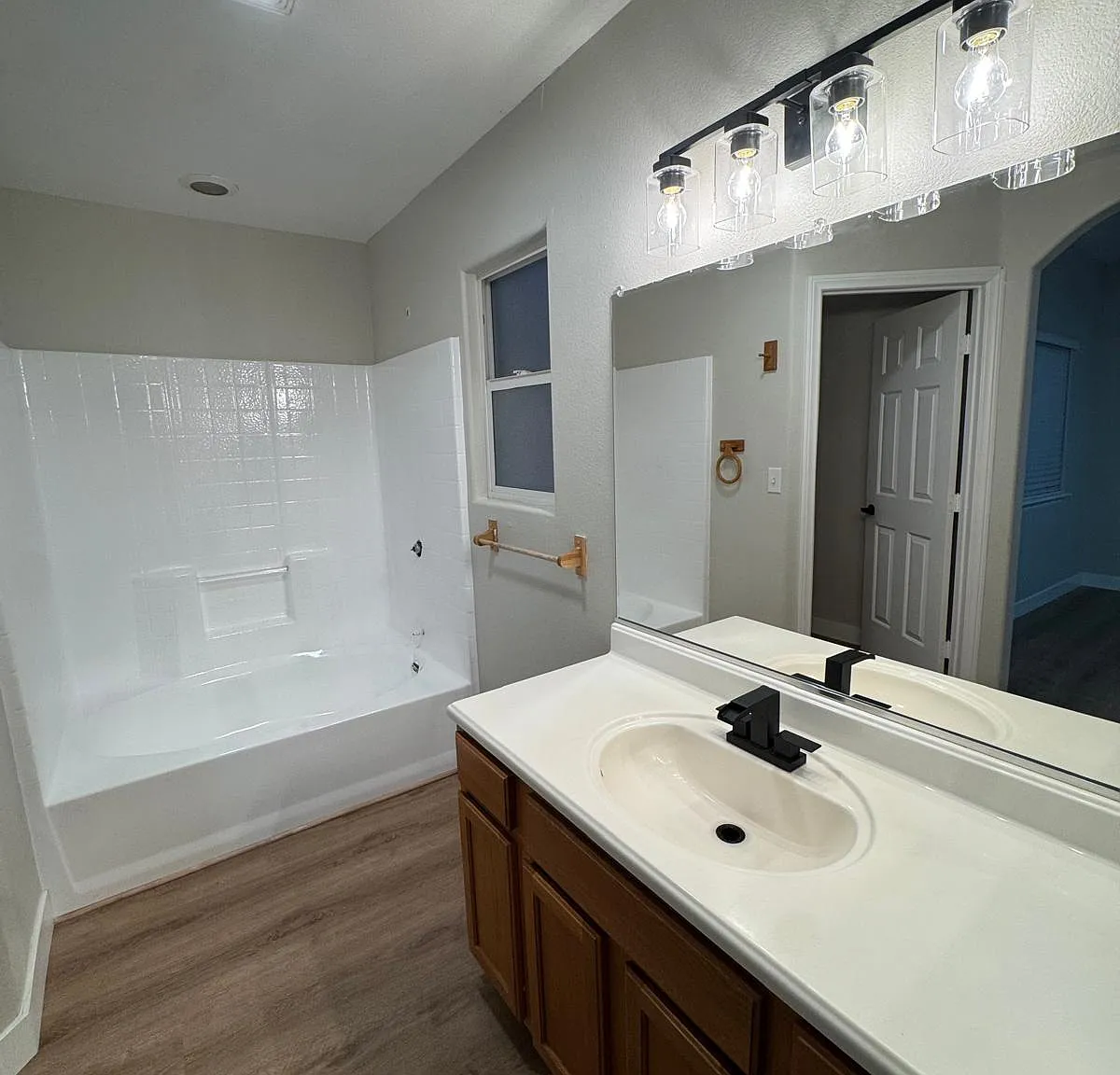 3 bed, 1349 sqft, $2,250 — Photo 2
