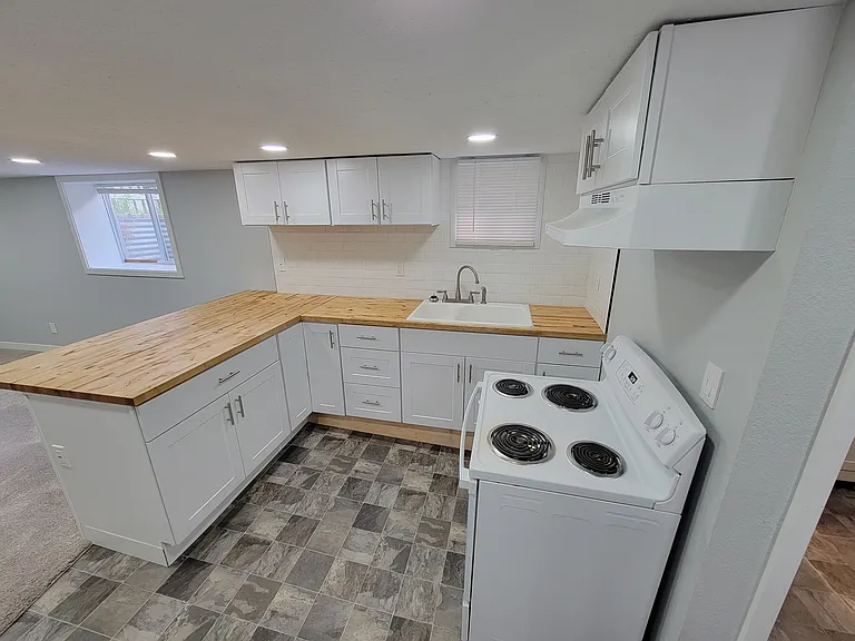 1629 E Pacific Ave #BASEMENT — Photo 3