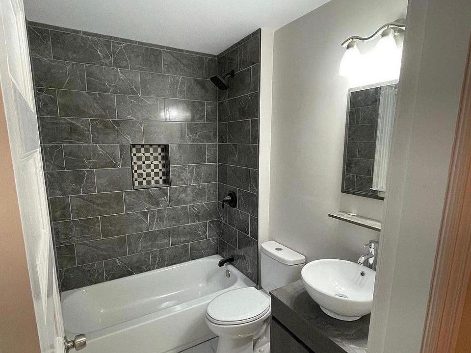 1st image of 1106 Smithfield Ave Floor 1