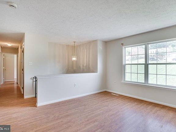 3rd image of 38525 Arlington Dr