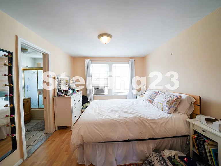 21-50 29th St #2 — Photo 6
