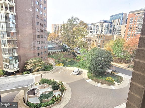 2nd image of 1600 N Oak St APT 604
