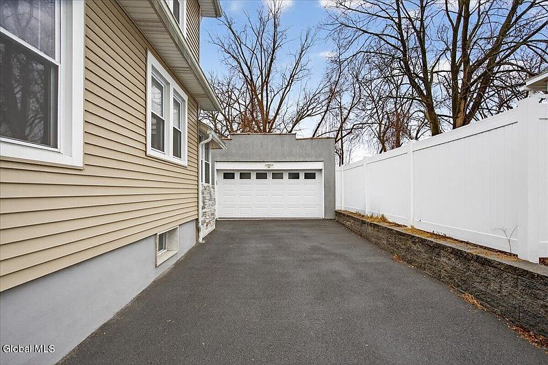 4th image of 36 Frost Place