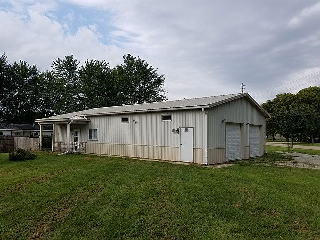 1st image of 221 9th Ave E