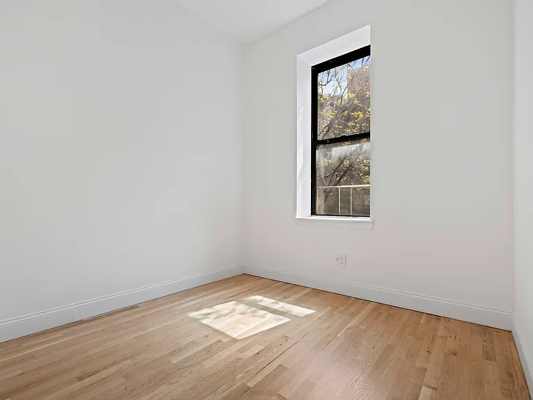 230 E 27th St #17 — Photo 7