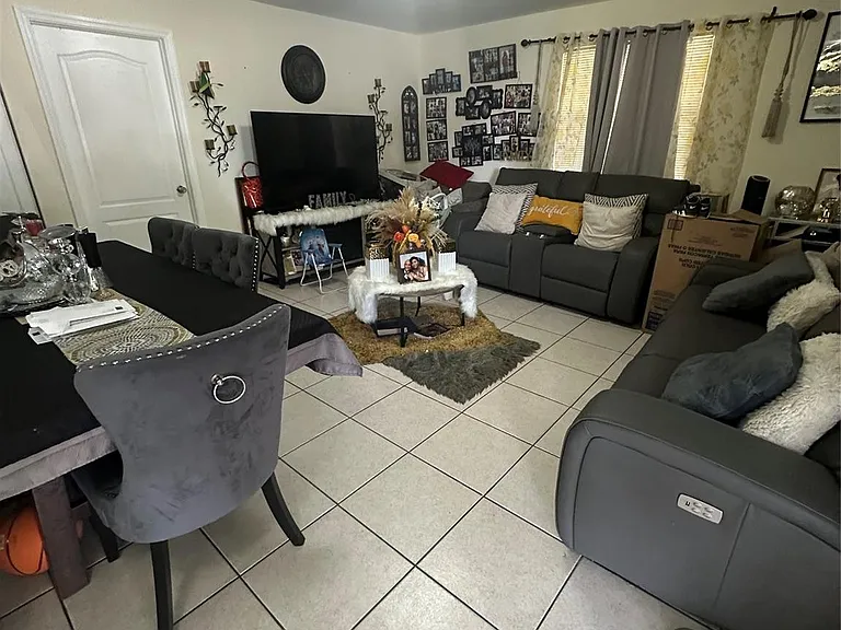 1208 N 57th Ave #B — Photo 5