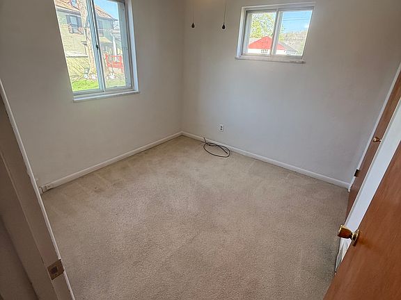 5th image of 903 Chester Ave Floor 1
