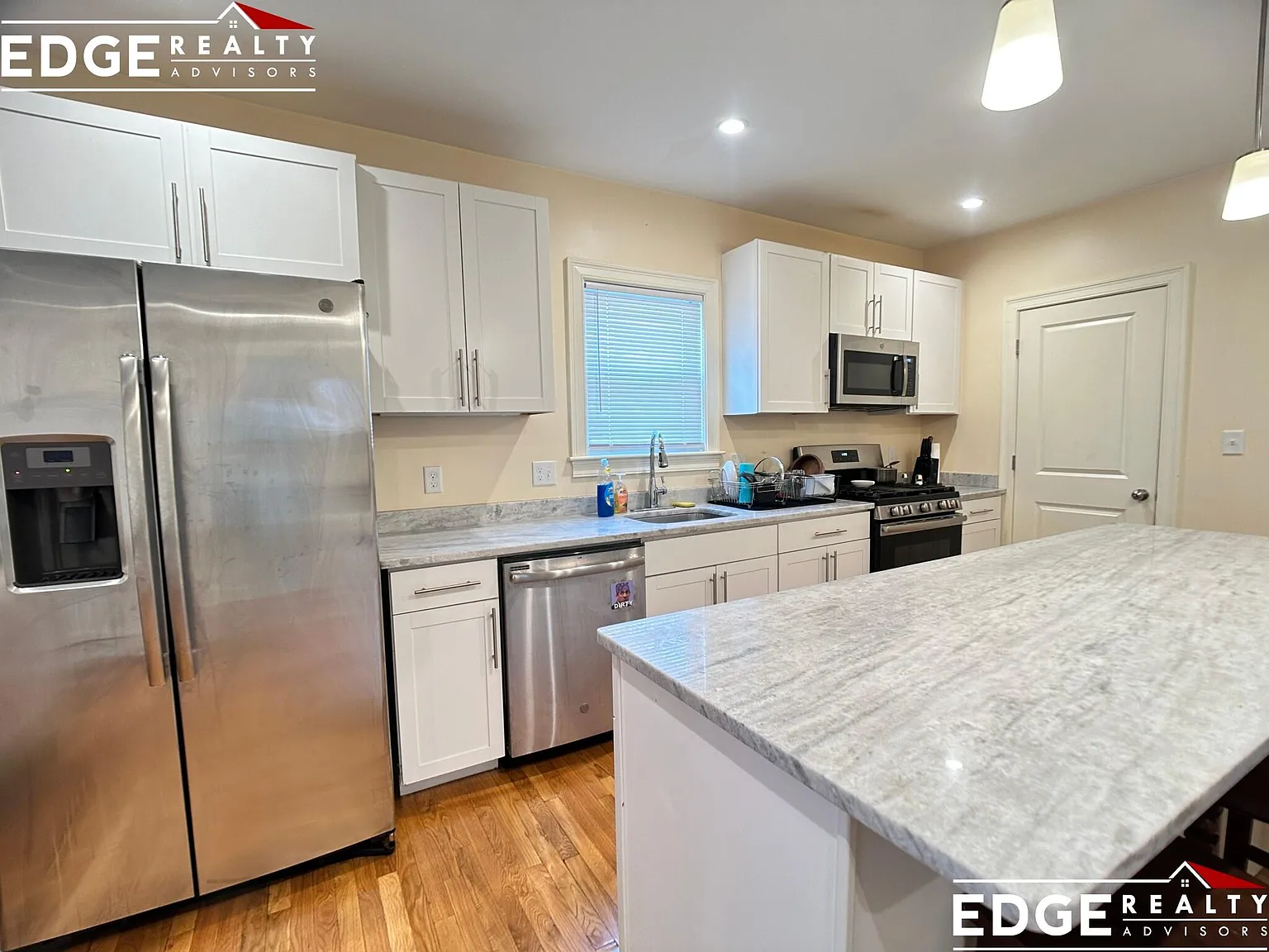 3 bed, 9999 sqft, $3,500 — Photo 2