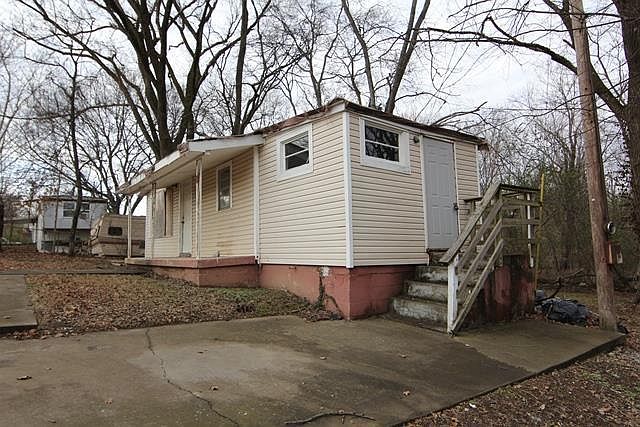 2nd image of 2083 N Ford St