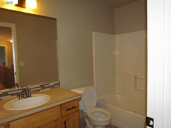 4th image of 1114 NE 169th Ave