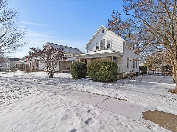 3rd image of 228 Windsor Ave