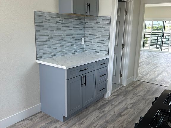 5th image of 3868 S Cloverdale Ave #1