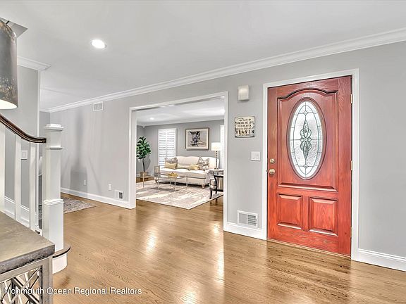5th image of 96 Riverwood Dr