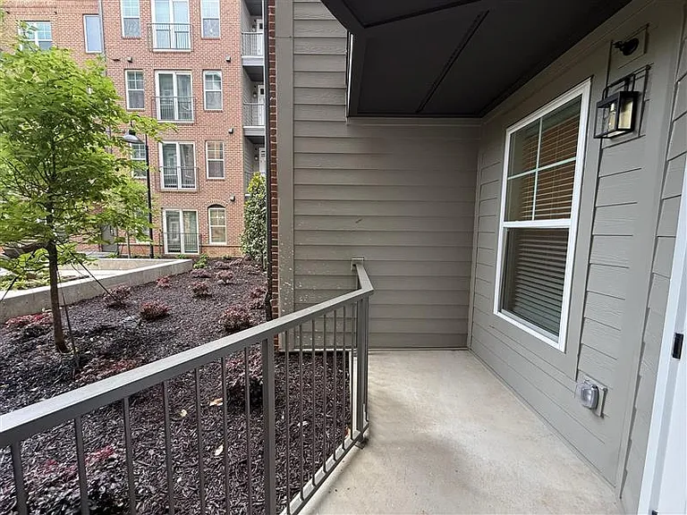 District on the Etowah Apartments — Photo 1027