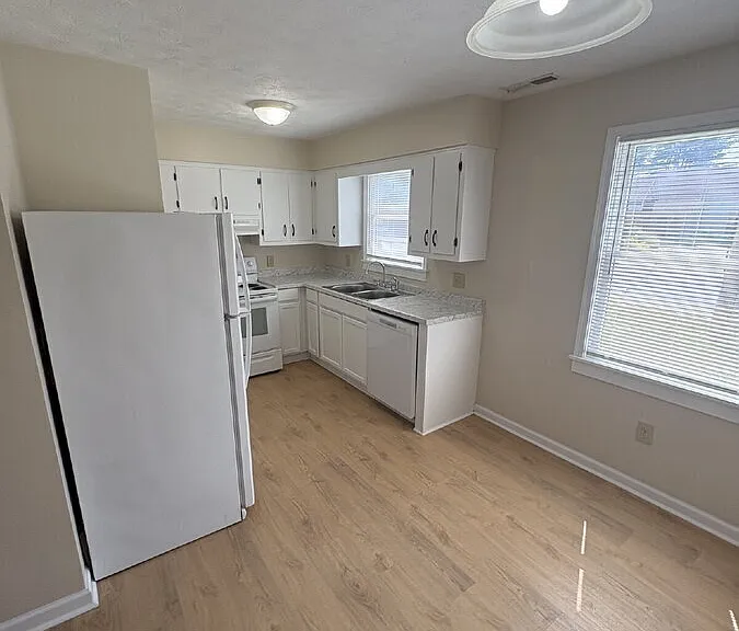 1374 Reservoir St #D — Photo 6