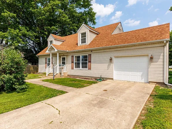 203 E 1st St, Mount Olive, IL 62069