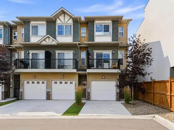 924 E Sage Hill Grv NW, Calgary, AB T3R 0Z8