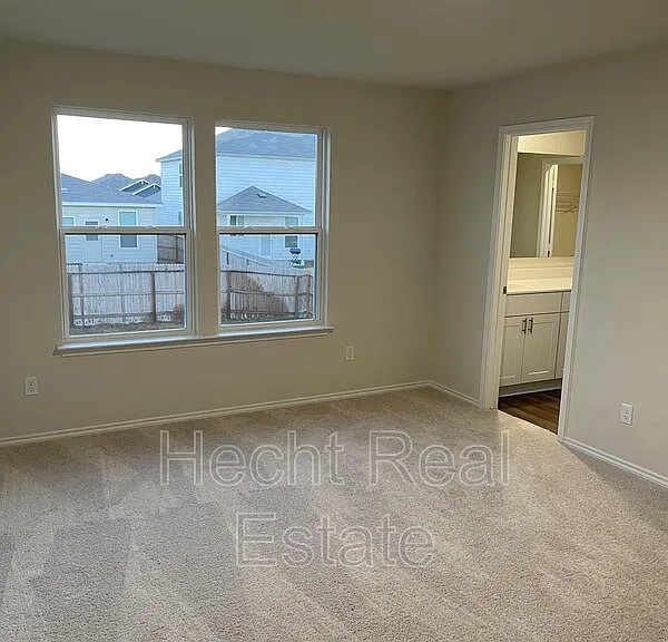 451 Forsythia — Photo 33