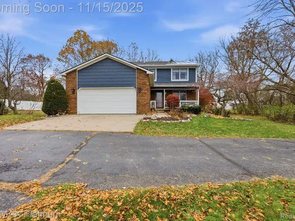 11254 Katrine Dr, Fenton, MI 48430