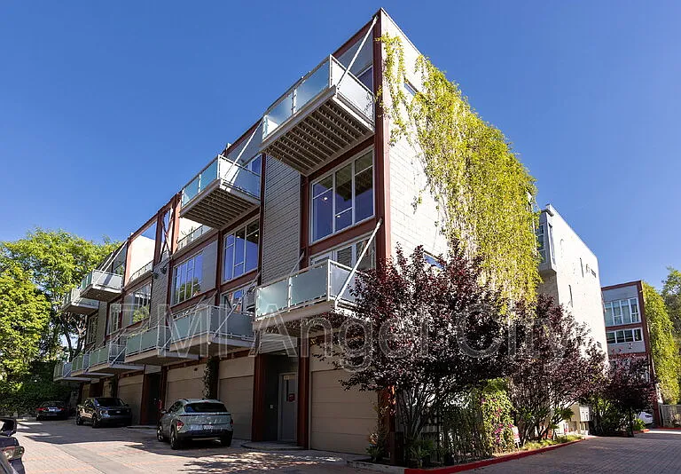 3450 Cahuenga Blvd W #607 — Photo 2