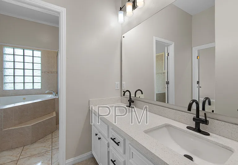 5601 Wild Persimmon — Photo 21