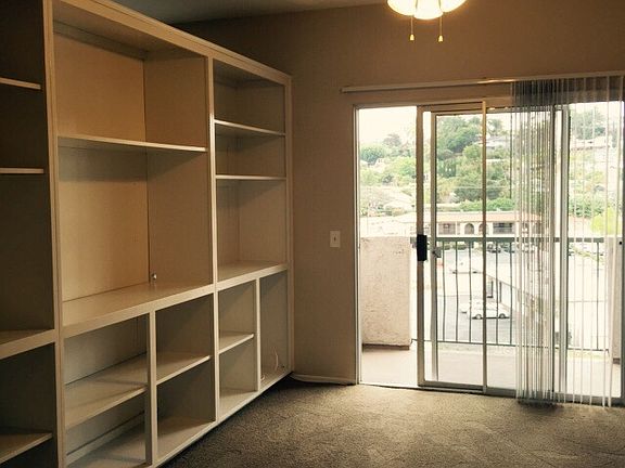 3rd image of 213 Guajome St APT 25
