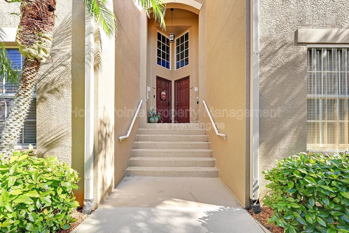 Building Photo - 20161 Seagrove St #108