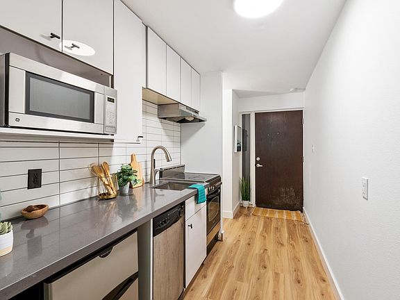 4th image of 752 Bellevue Ave E APT 207