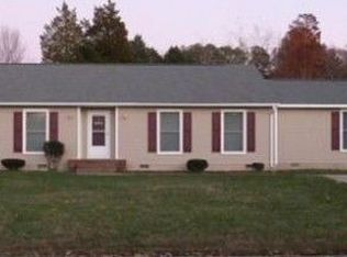1 Faye Dr, Smithfield, VA 23430
